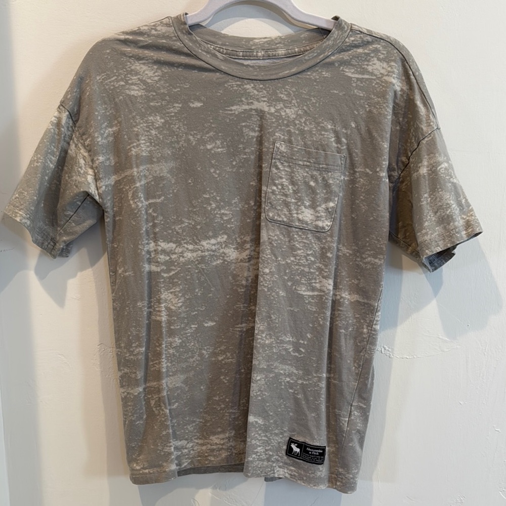 Abercrombie kids Graphic Tee!